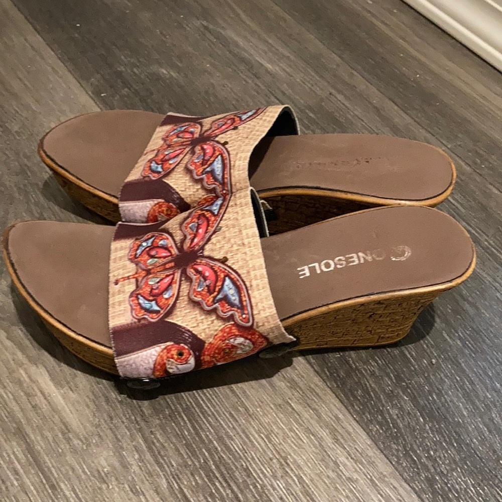 90s Y2K style butterfly platform sandals size 6